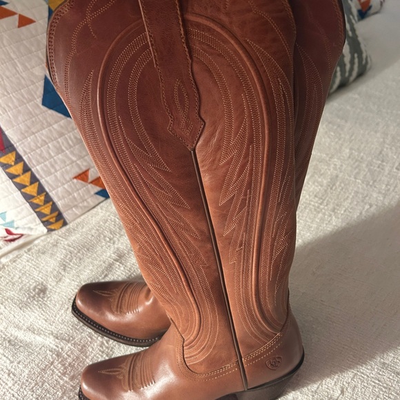 Ariat Tan Leather Western Boots - Picture 2 of 5
